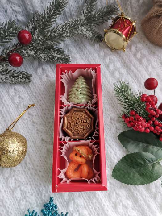 Фотография покупателя товара Коробка под 3 конфеты, «С Новым годом!», 13×5×3.3 см, кондитерская упаковка - Фото 1