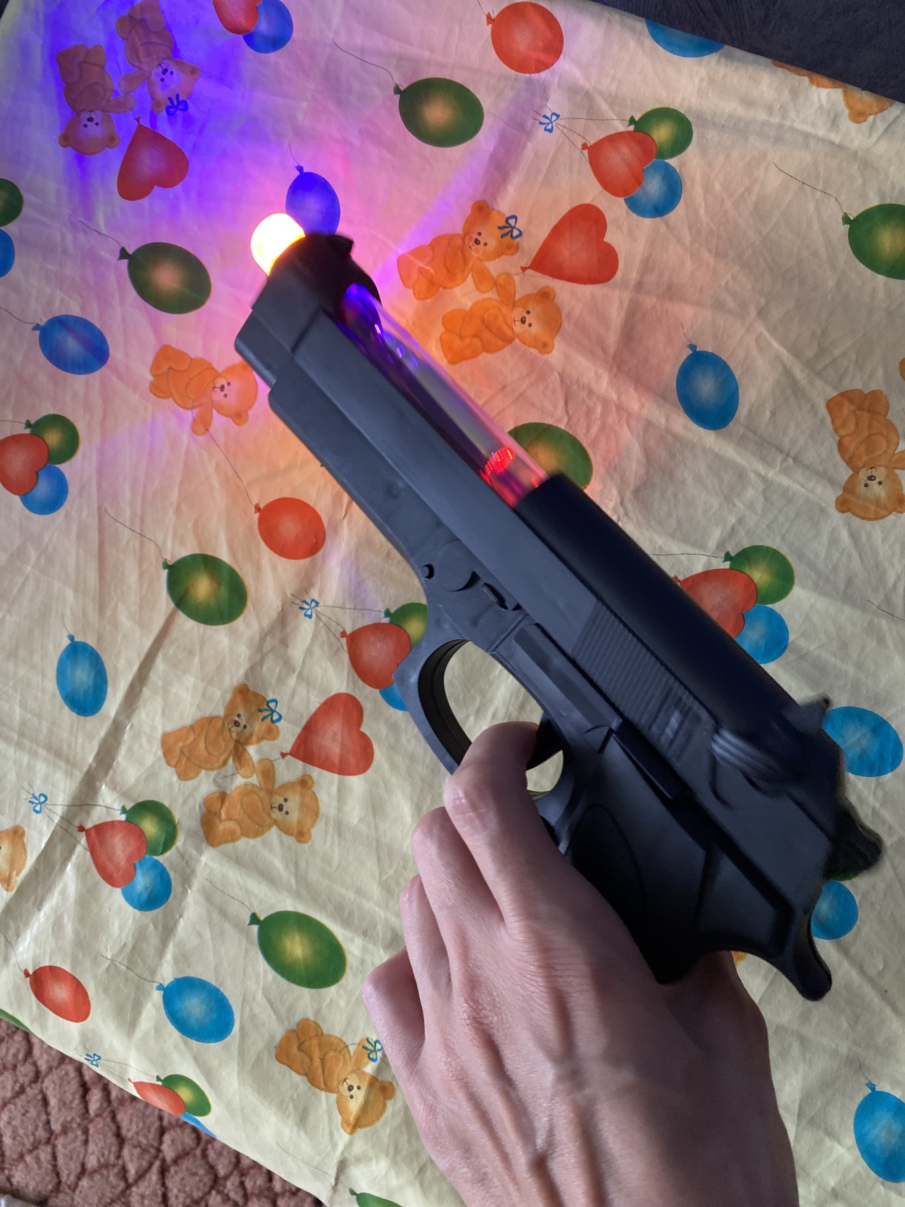 Фотография покупателя товара Пистолет «Кольт», свет, звук, работает от батареек - Фото 2