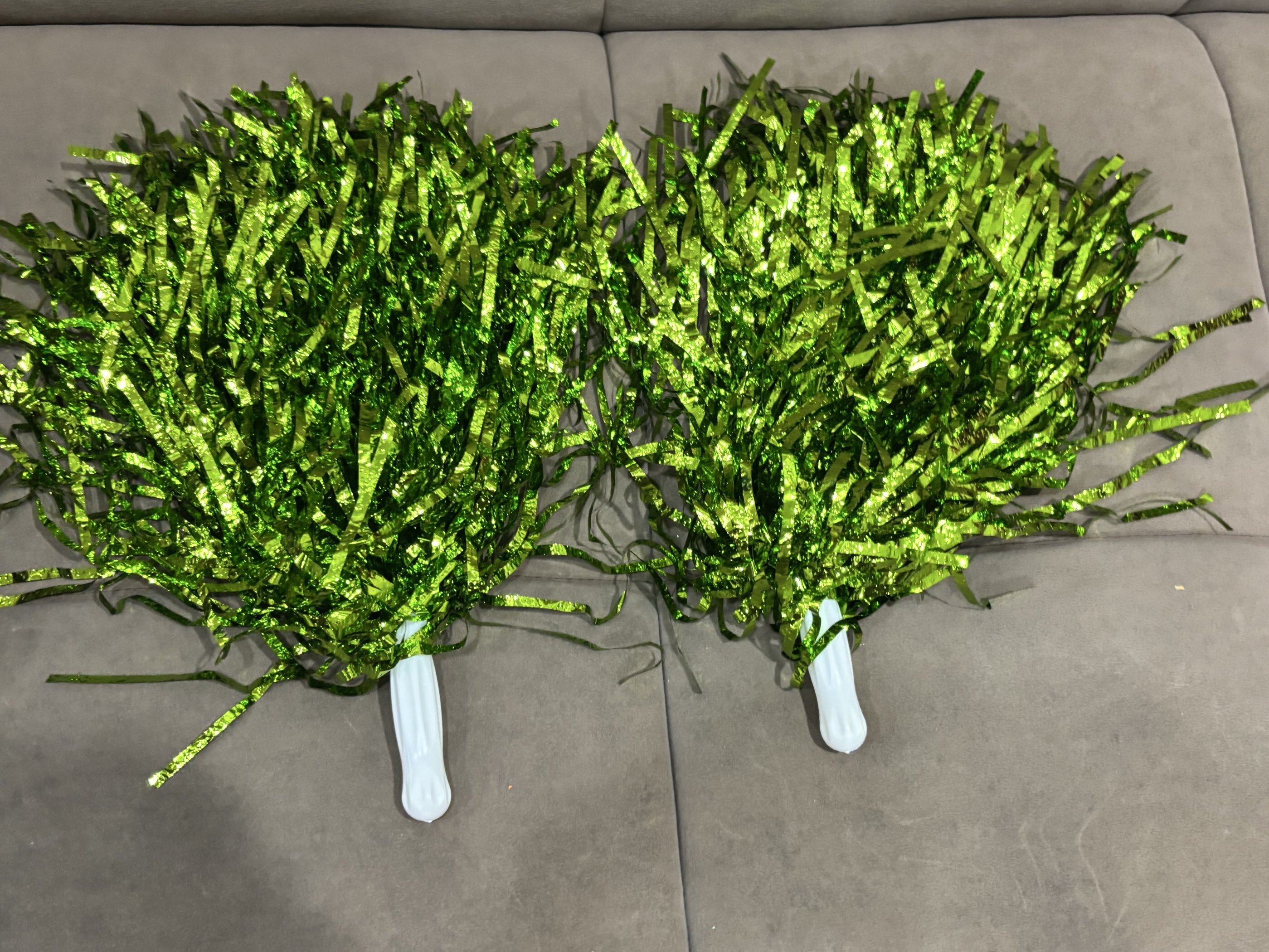 Фотография покупателя товара Помпоны для чирлидинга 2 шт., зелёные - Фото 2