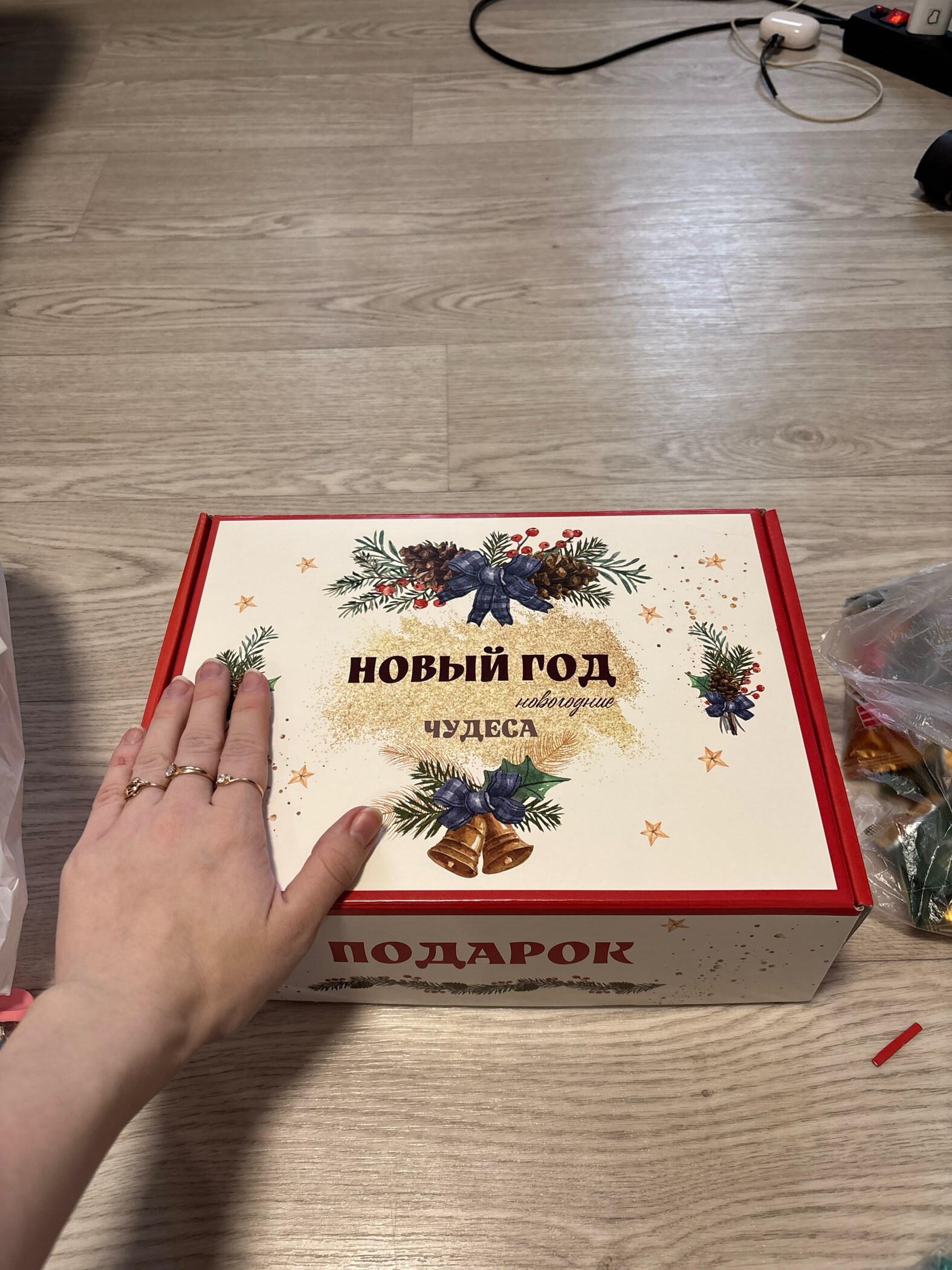 Фотография покупателя товара Складная коробка подарочная «Дед Мороз», 30.7×22×9.5 см - Фото 1
