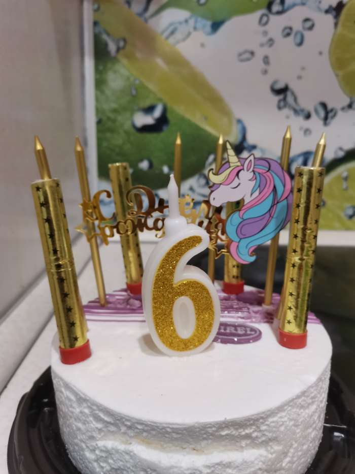 Фотография покупателя товара Свеча для торта "Суперблеск", 10,4 см, цифра "8", золотая блестка - Фото 3