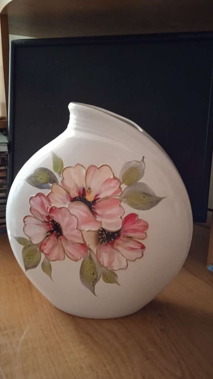 Фотография покупателя товара Ваза керамическая "Цветы", настольная, белая, 30 см, авторская работа - Фото 1