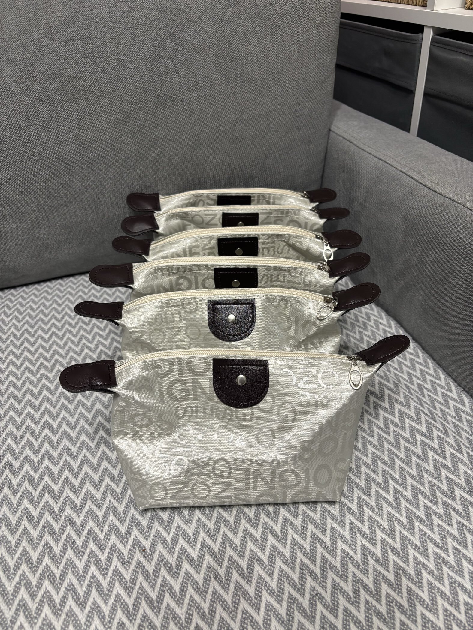 Фотография покупателя товара Косметичка на молнии простая, маленькая, с буквами, фиолетовая - Фото 1