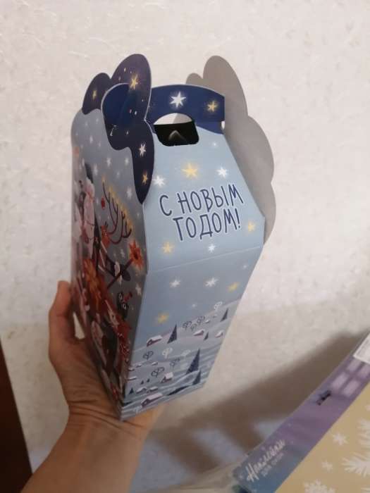 Фотография покупателя товара Подарочная коробка новогодняя Фигурная малая «Визит» 11.1×5.8×20.5 см - Фото 2