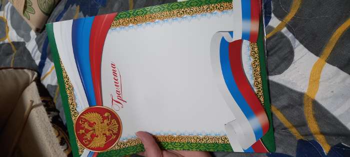 Фотография покупателя товара Грамота А4 «Герб», зеленая с золотыми вензелями, 157 гр/кв.м - Фото 2