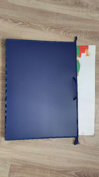 Фотография покупателя товара Папка для чертежей и рисунков А2, 650 х 480 х 50 мм, 0.9 мм, с ручками, пластиковая, молния сверху, Оникс, ПР 2, тёмно-синяя - Фото 1