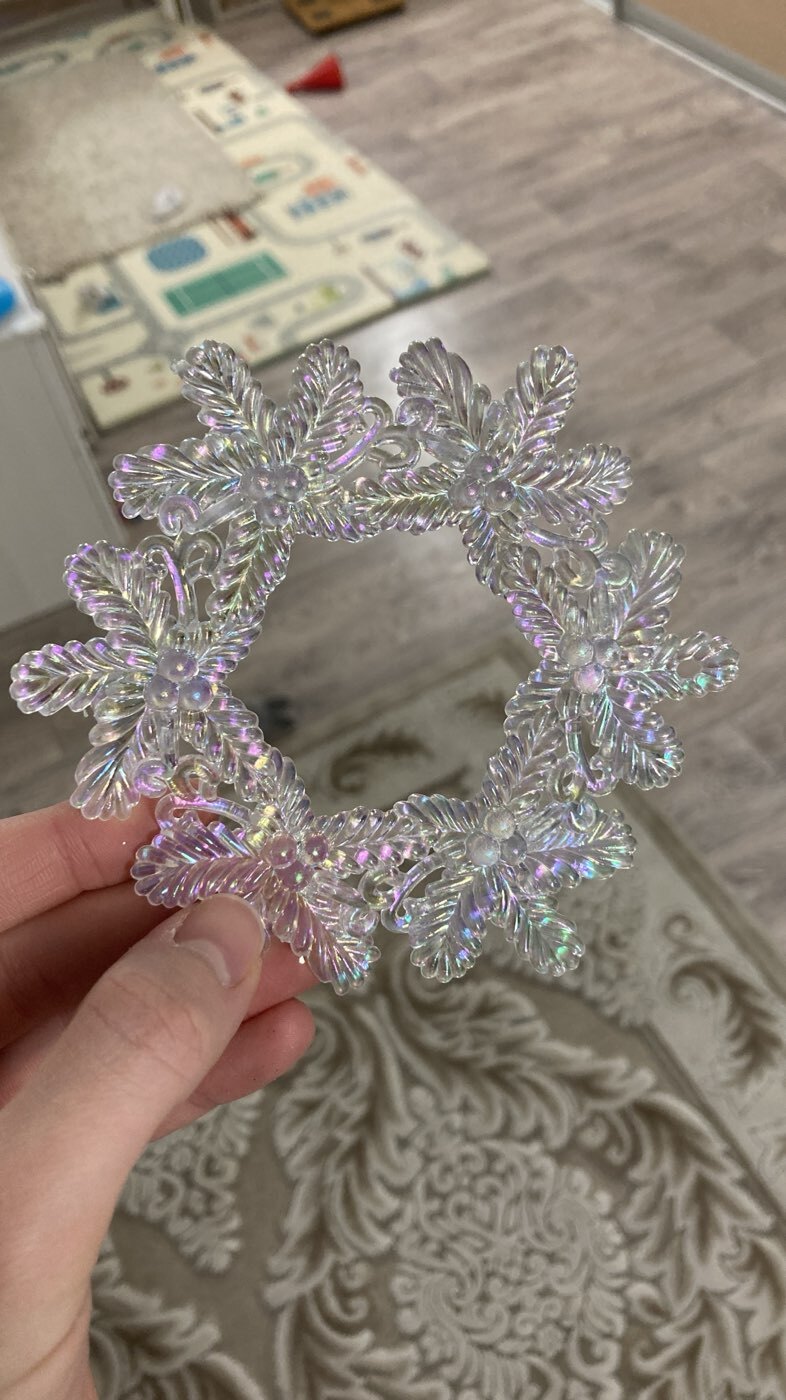 Фотография покупателя товара Ёлочная игрушка «Зимнее волшебство. Венок перелив», 10.5×10.5 см, прозрачный - Фото 1