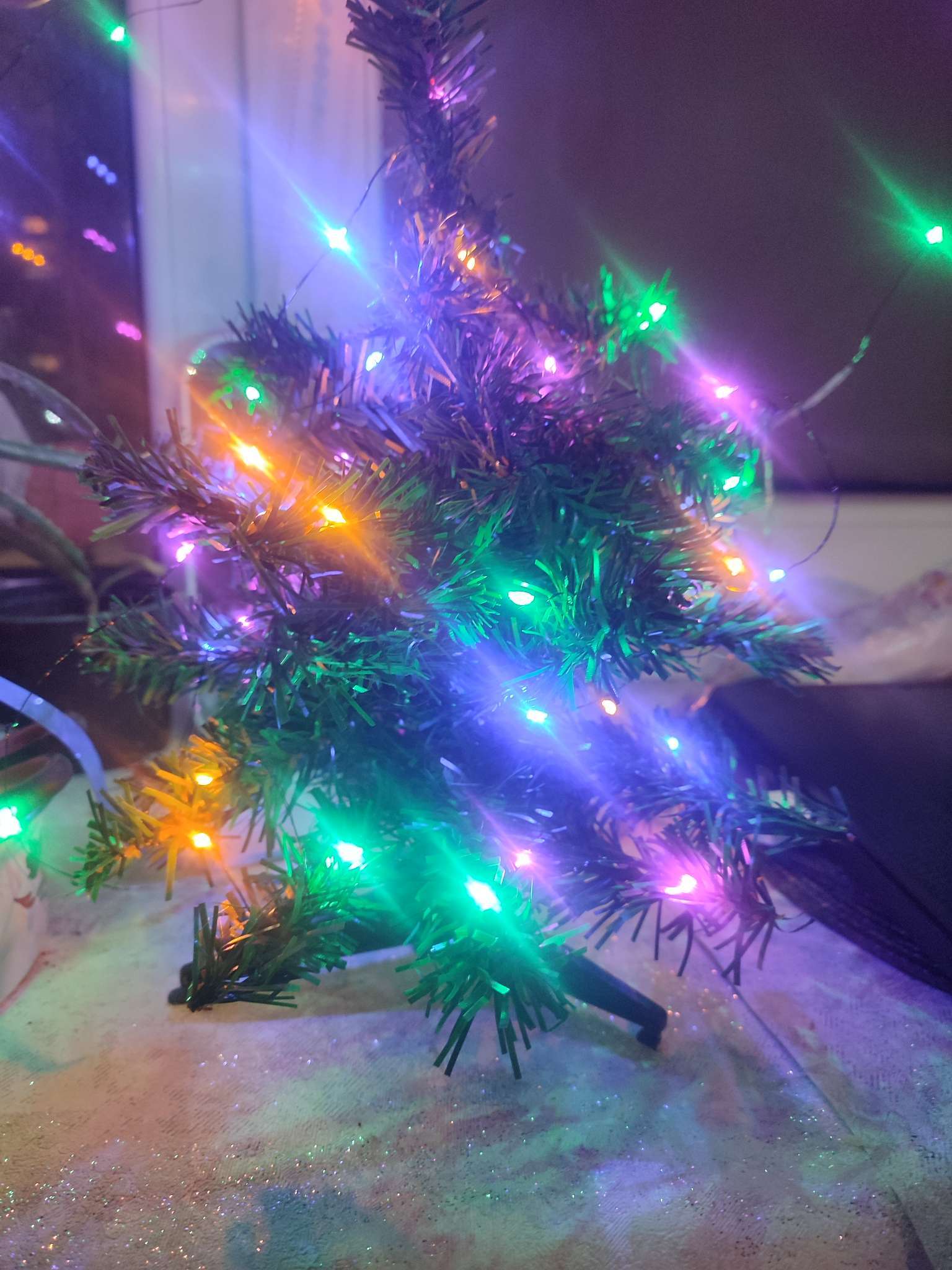 Фотография покупателя товара Гирлянда «Нить» 5 м роса, IP20, медная нить, 50 LED, свечение мульти, USB - Фото 2