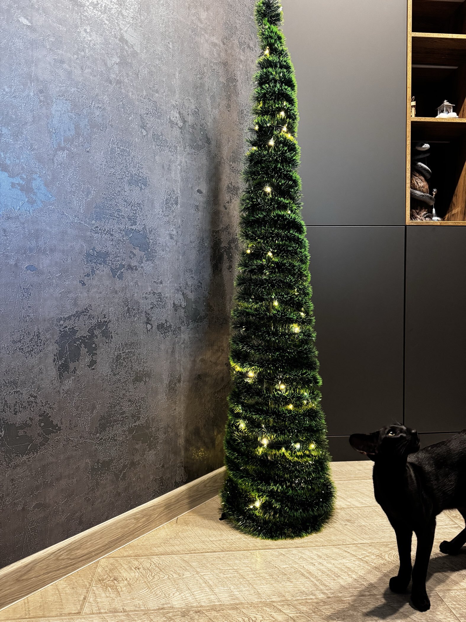 Фотография покупателя товара Светодиодная фигура из мишуры «Зеленая елка» 160×40 см, 300 LED, батарейки ААх3, свечение тёплое белое - Фото 1