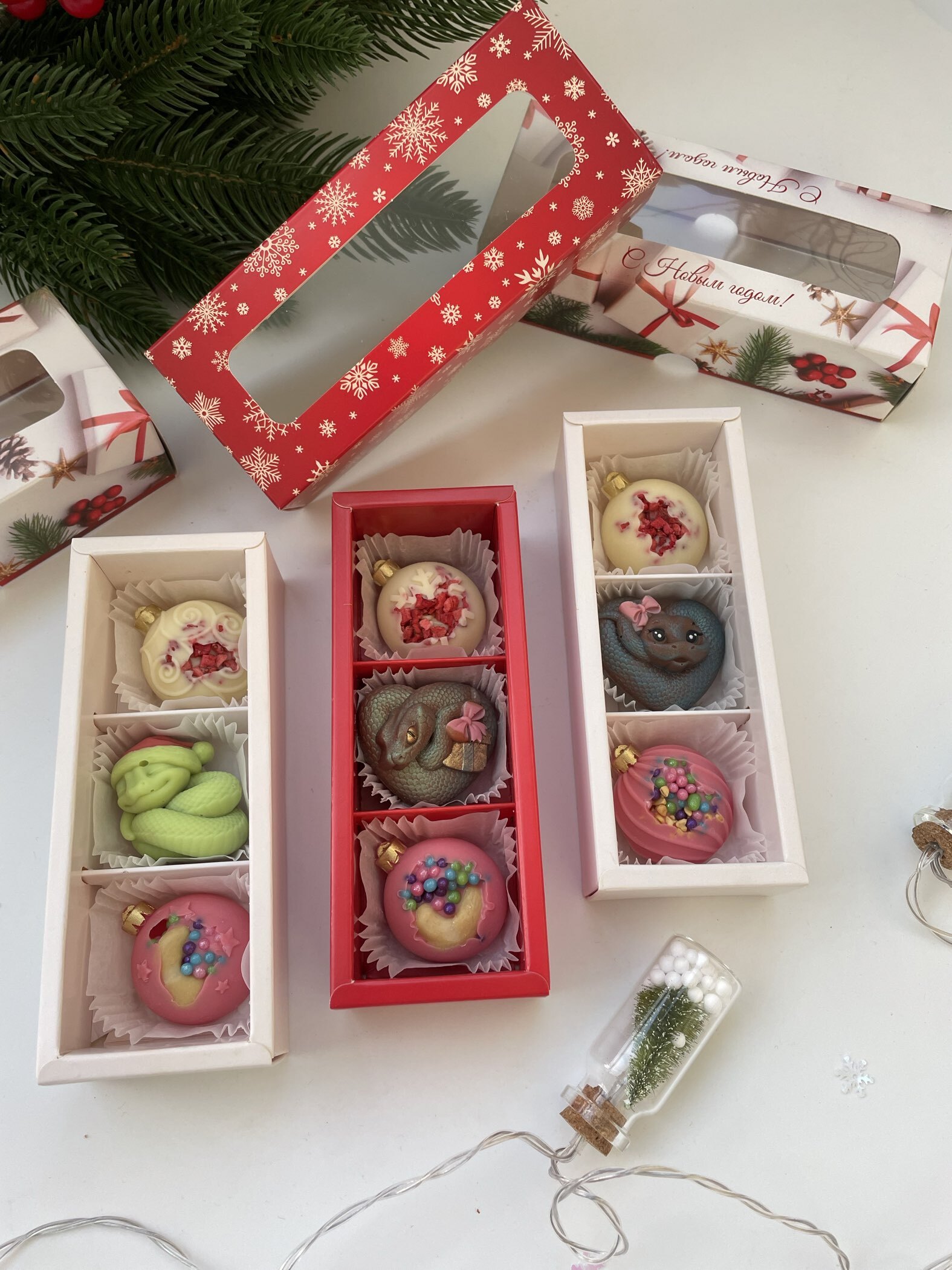 Фотография покупателя товара Коробка под 3 конфеты, «Новогодние подарки», 13×5×3.3 см - Фото 2