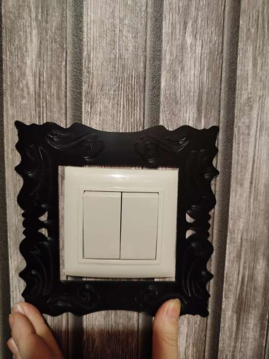 Фотография покупателя товара Наклейка интерьерная зеркальная на выключатель TAKE IT EASY «Перо», декор настенный, 15×15 см, чёрный - Фото 1