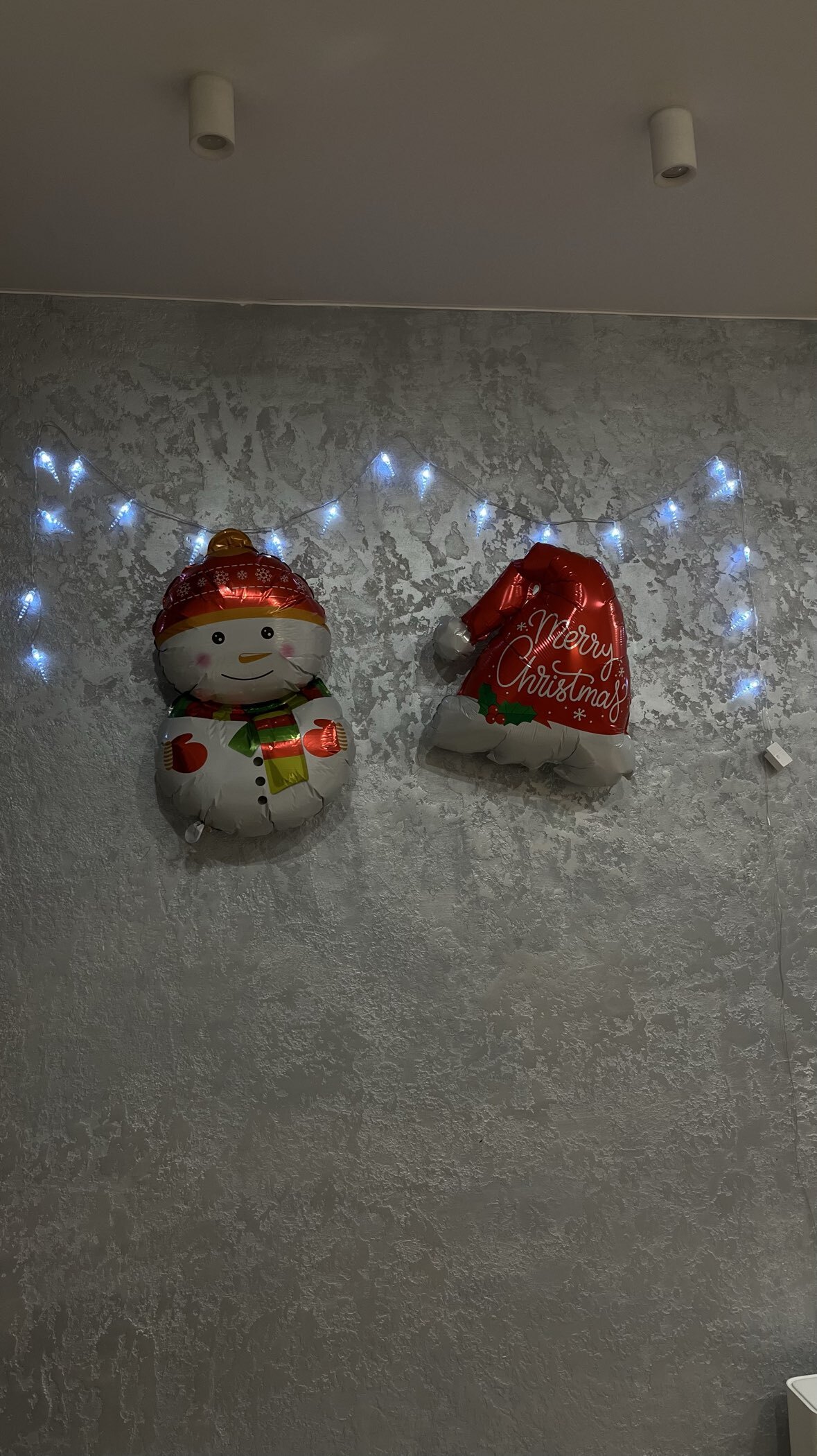 Фотография покупателя товара Воздушный шар фольгированный 25" «Шапка Деда Мороза» - Фото 1