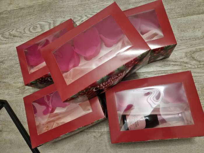 Фотография покупателя товара Коробка для 6 капкейков с окном подарочная новогодняя упаковка «С Новым годом», 25×17×10 см - Фото 10