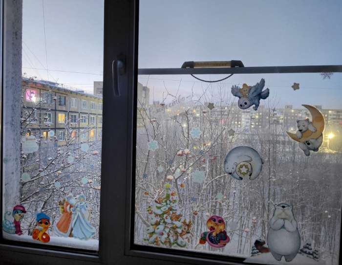 Фотография покупателя товара Наклейки новогодние, интерьерные со светящимся слоем «С Новым годом», 21×29.5 см - Фото 1