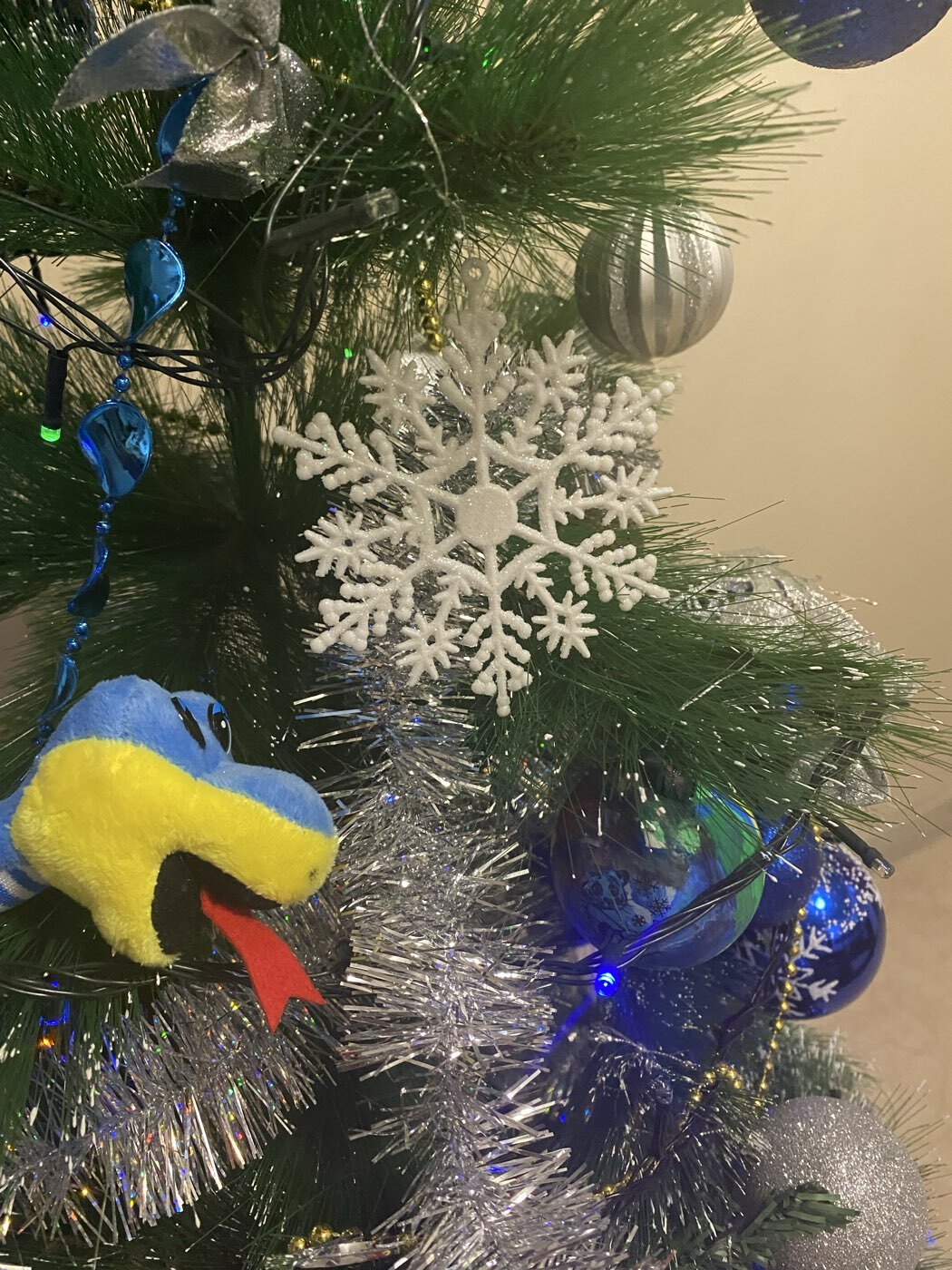 Фотография покупателя товара Ёлочные игрушки набор 6 шт. «Зимнее волшебство. Снежинка узорная», d=7 см, белый - Фото 10