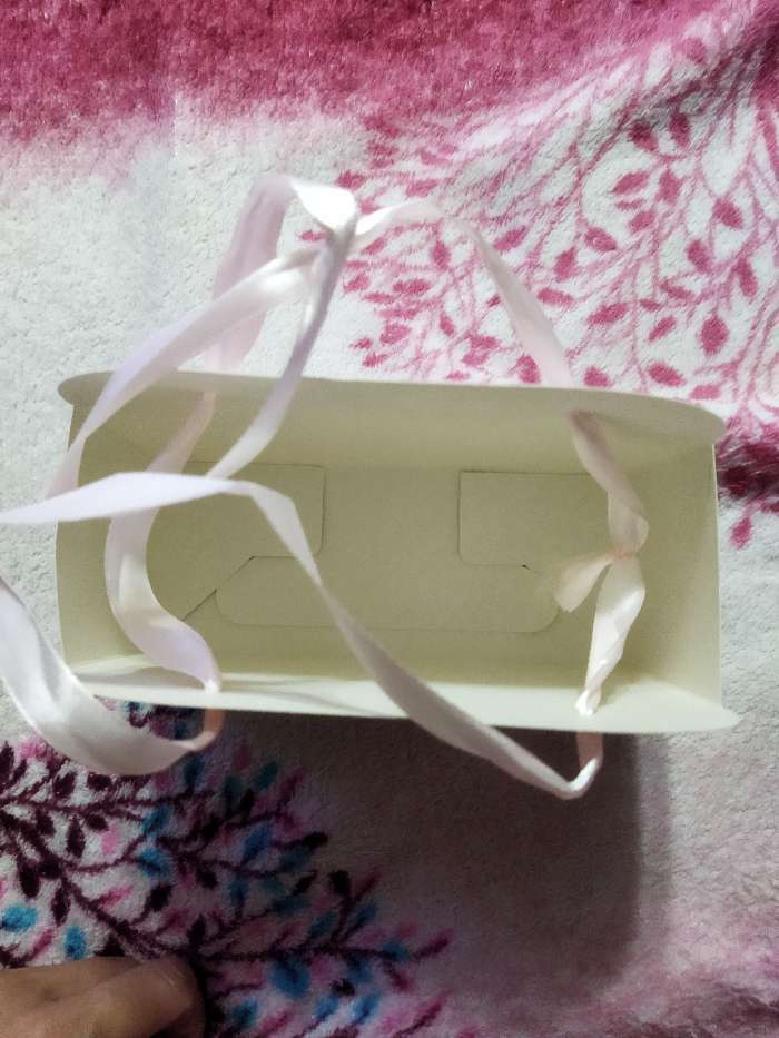 Фотография покупателя товара Коробка для цветов складная, розовая «Счастье ждет тебя», 17 × 13 × 7 см - Фото 8