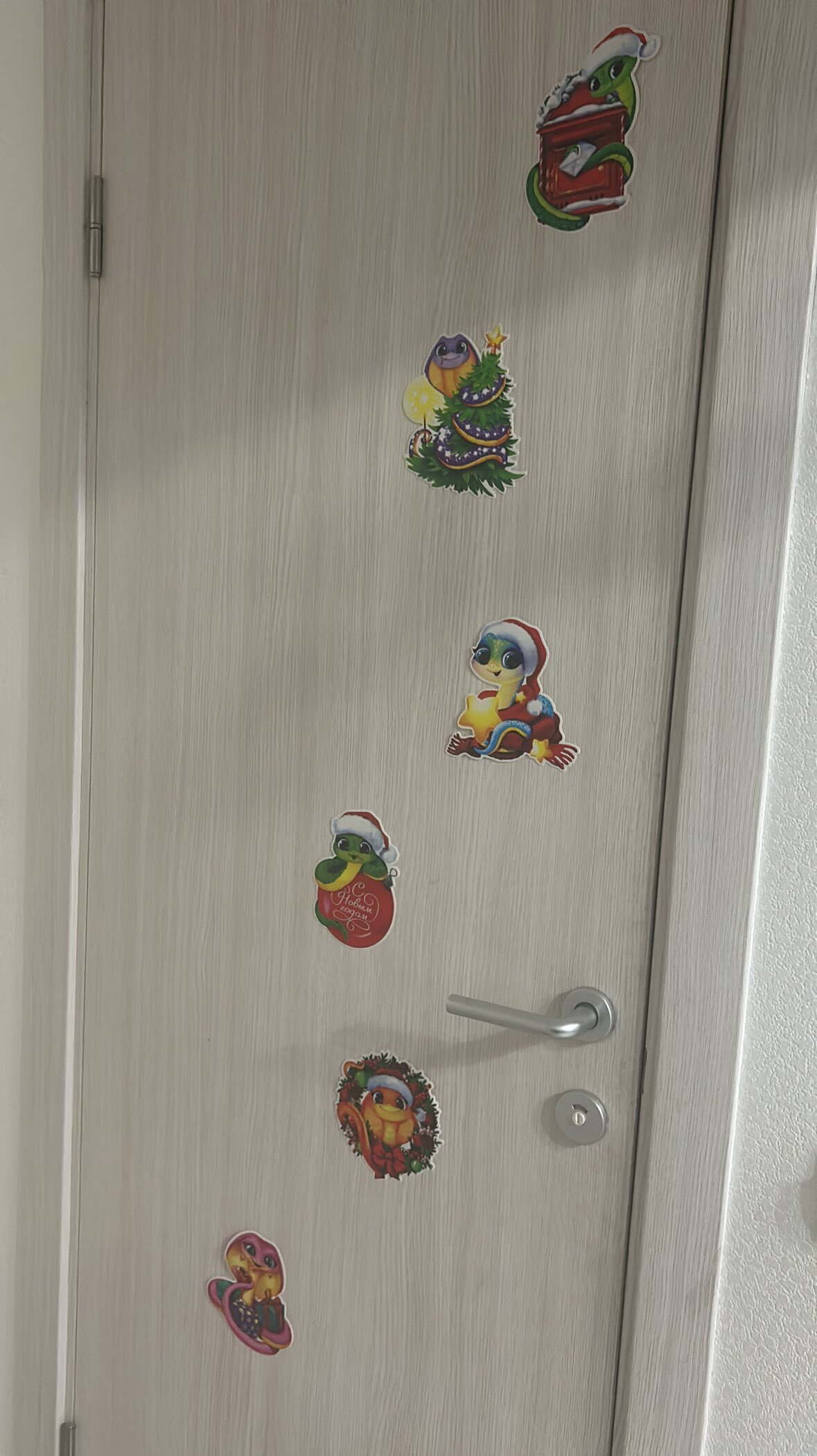 Фотография покупателя товара Набор для оформления «Новогодние змейки», 10 предметов, 16×21 см - Фото 1