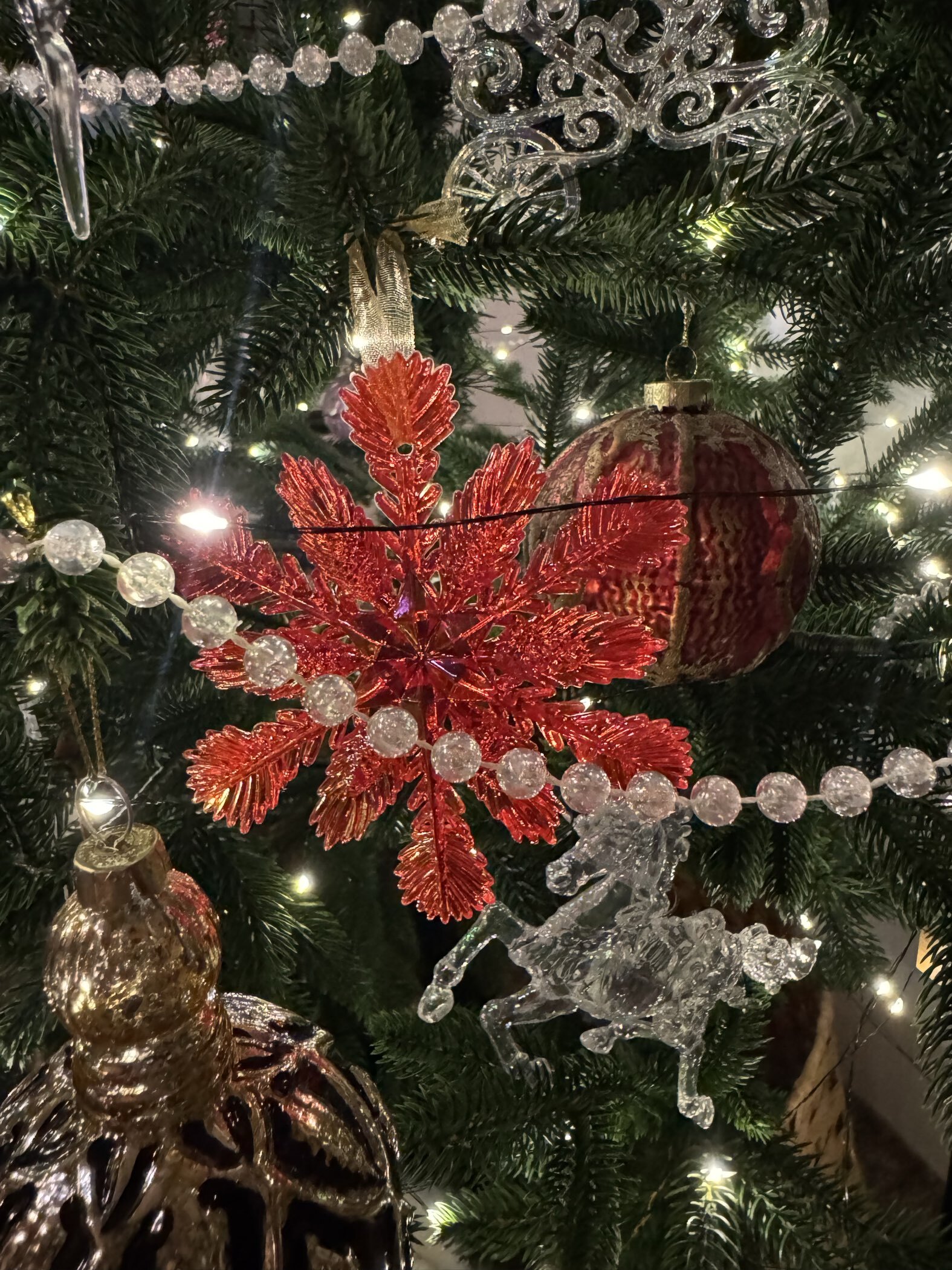 Фотография покупателя товара Ёлочная игрушка «Зимнее волшебство. Снежинка ажурная», 11×11 см, красный перелив - Фото 2