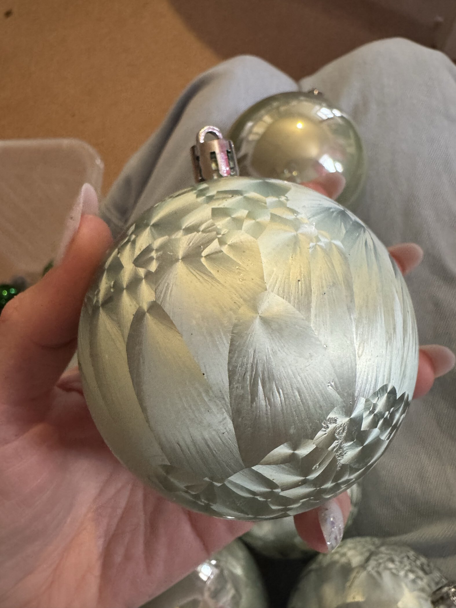 Фотография покупателя товара Ёлочные игрушки «Чары волшебства», шары новогодние, d=7.5 см, набор 6 шт., коричневый - Фото 3