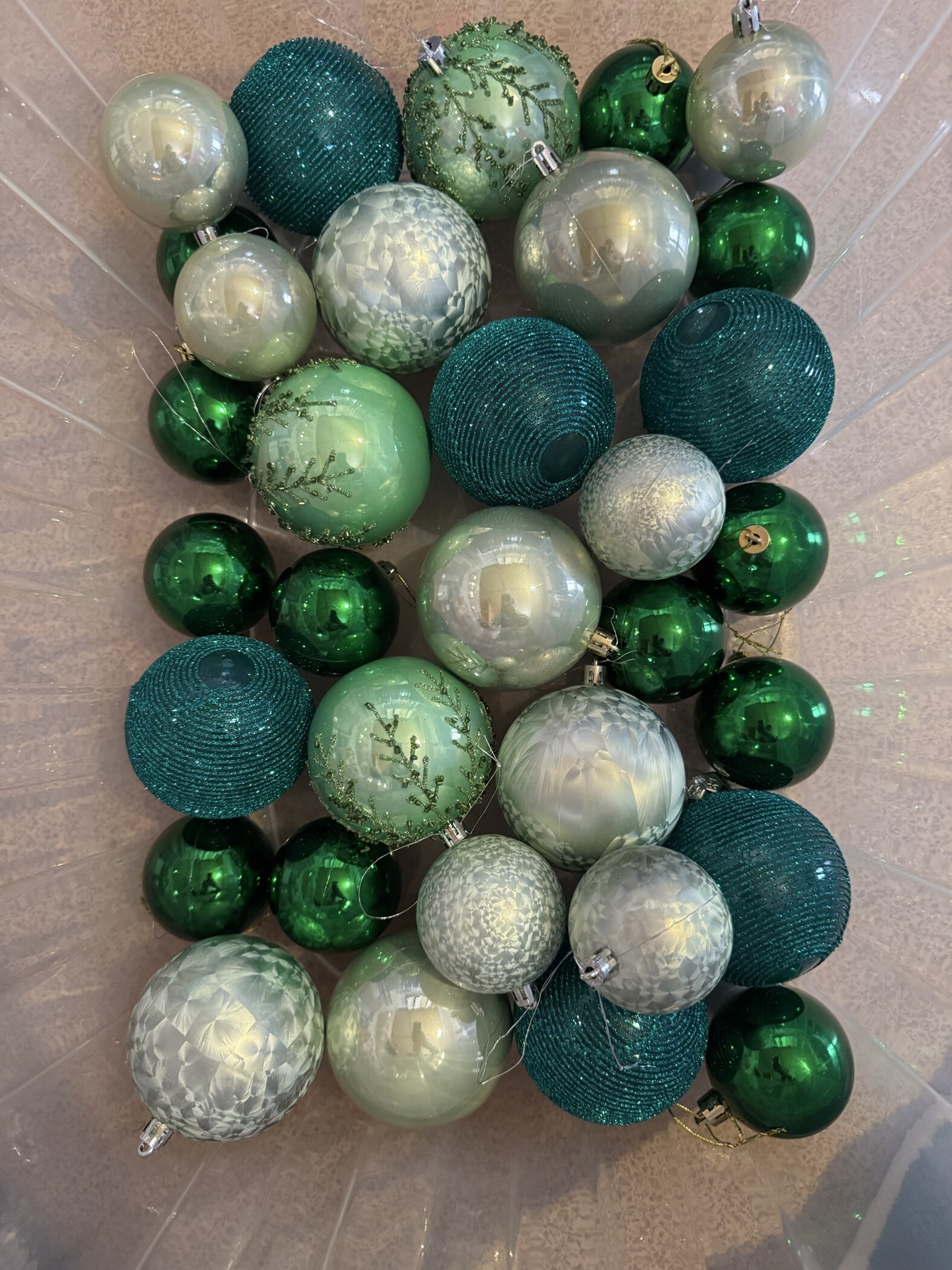 Фотография покупателя товара Ёлочные игрушки «Чары волшебства», шары новогодние, d=7.5 см, набор 6 шт., коричневый - Фото 4