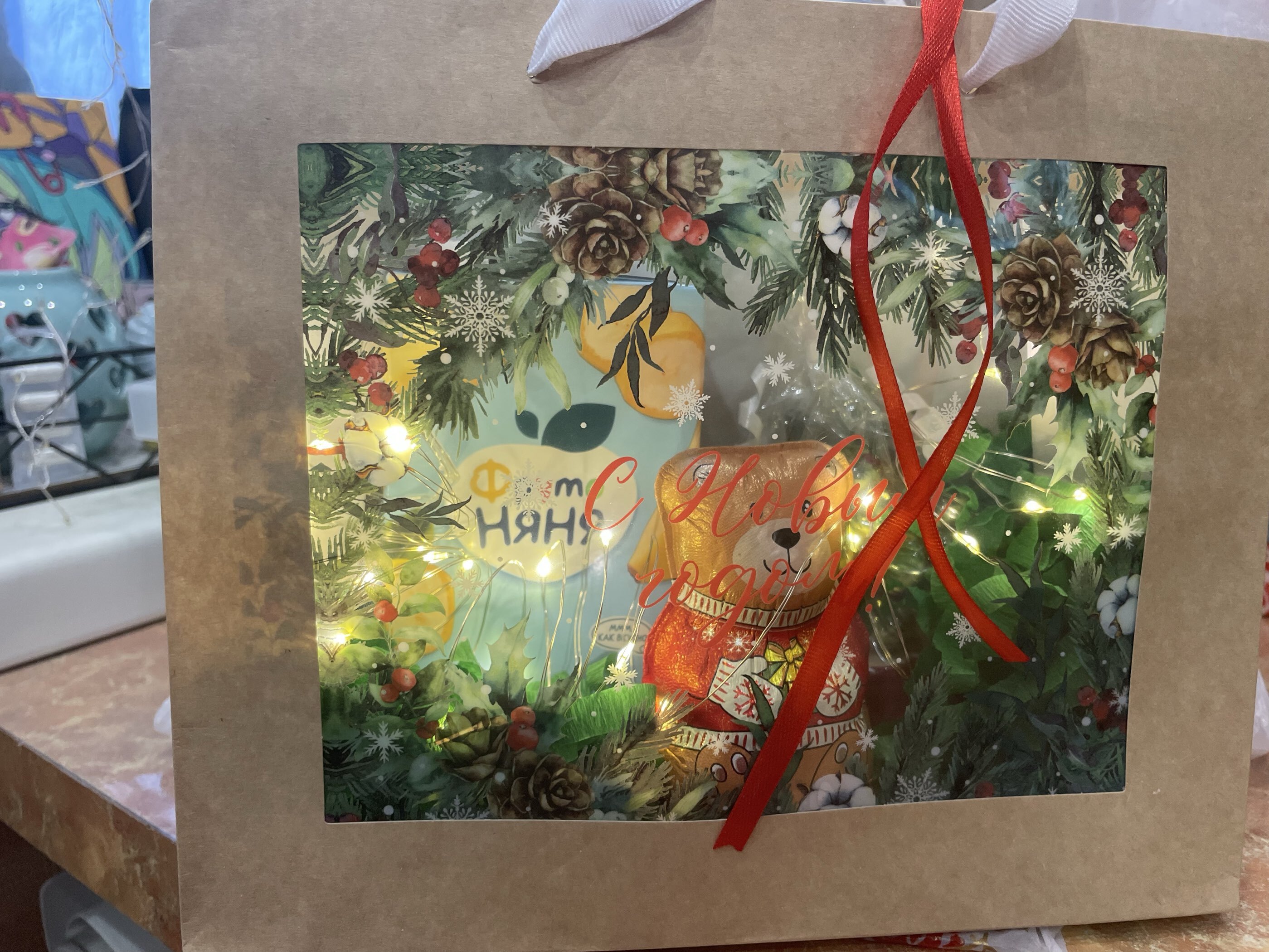 Фотография покупателя товара Пакет подарочный крафтовый с пластиковым окном «Счастья в Новом году», 24×20×11 см - Фото 1