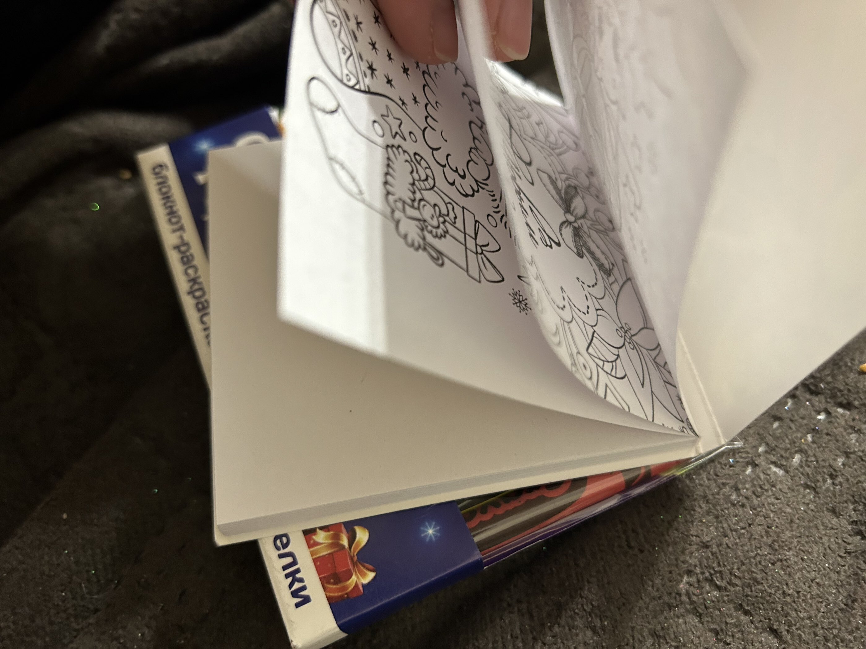 Фотография покупателя товара Подарочный набор новогодний, блокнот-раскраска и восковые мелки «Лошадка» - Фото 3