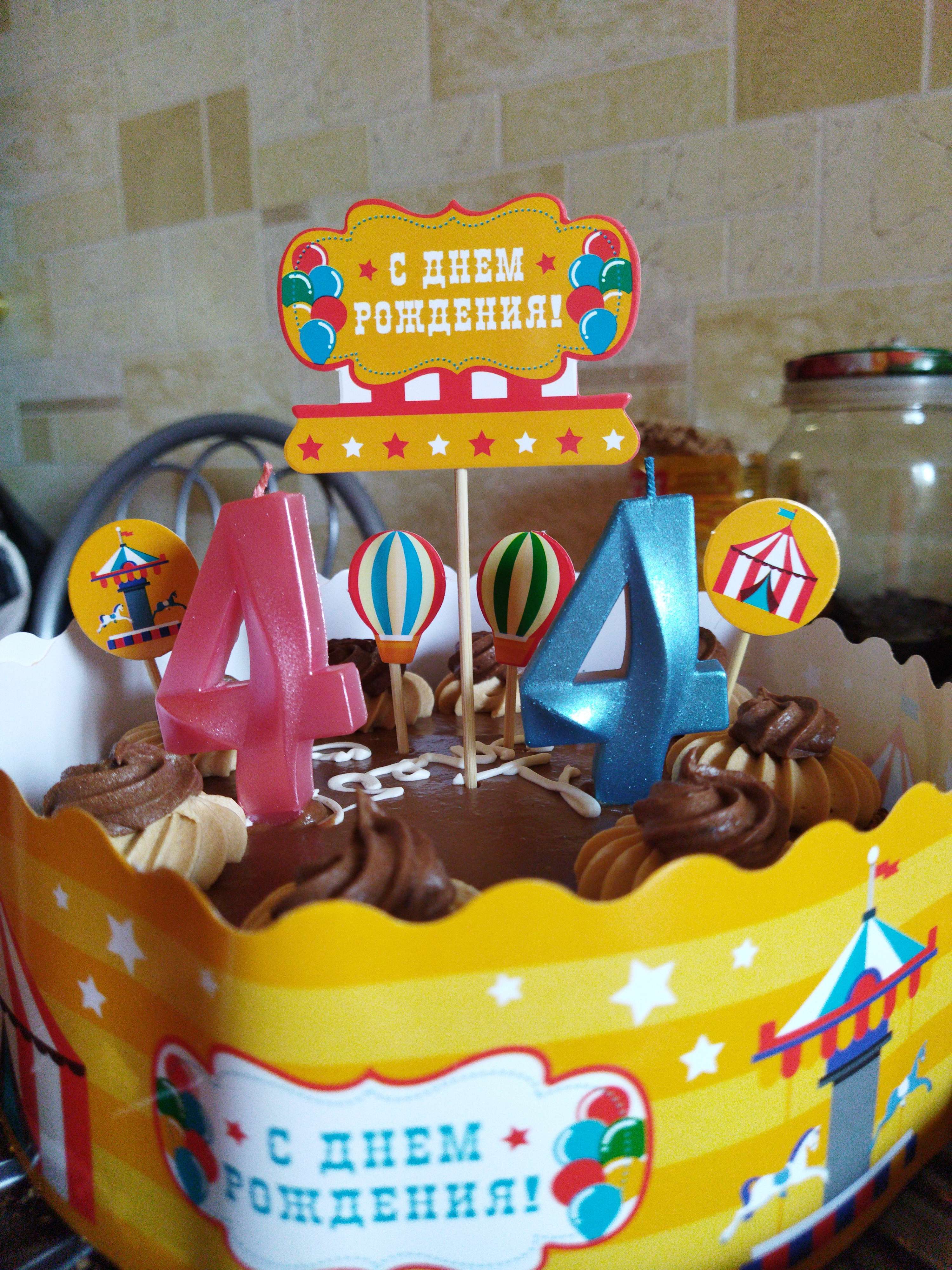 Фотография покупателя товара Свеча в торт "Грань", цифра "4", голубой металлик, 6,5 см