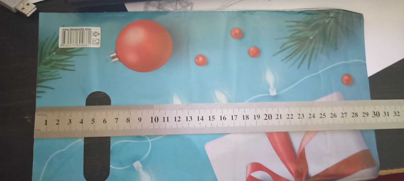 Фотография покупателя товара Пакет подарочный новогодний «Цвет Нового года», полиэтиленовый с вырубной ручкой, 30×23 см - Фото 1