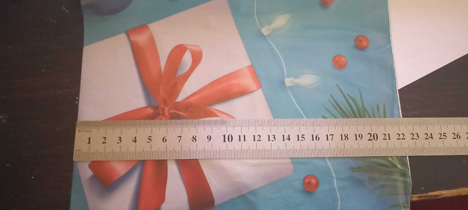 Фотография покупателя товара Пакет подарочный новогодний «Цвет Нового года», полиэтиленовый с вырубной ручкой, 30×23 см - Фото 2