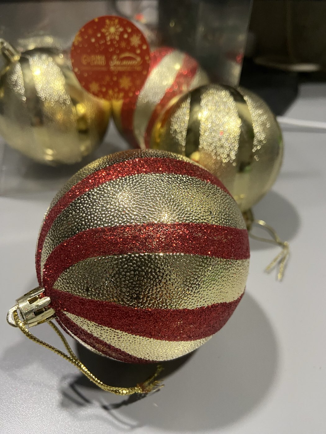 Фотография покупателя товара Ёлочные игрушки «Закрученные полосы», шары новогодние, d=8 см, набор 4 шт., золотисто-красный - Фото 3