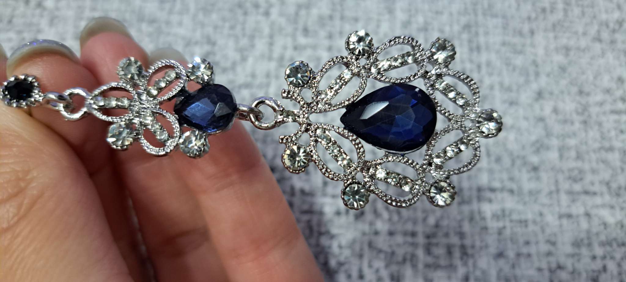 Фотография покупателя товара Серьги висячие со стразами «Грация», резная, синие в серебре, 9 см - Фото 1