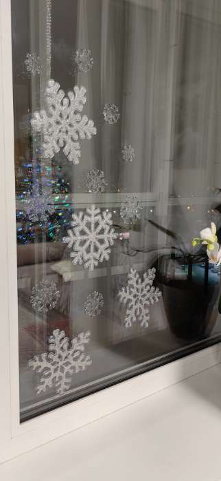 Фотография покупателя товара Наклейка на стекло «Снежинка», 15×15 см, серебристая - Фото 2