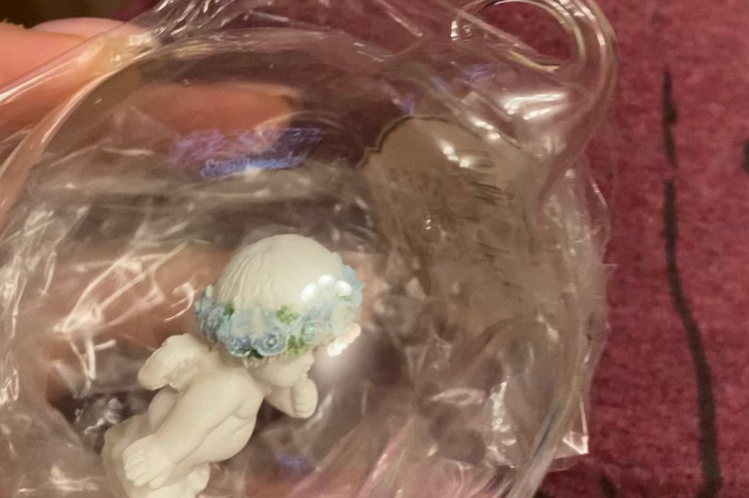 Фотография покупателя товара Сувенир полистоун "Ангелок в шаре" голубой веночек,  6,7х5,5х6,2 см