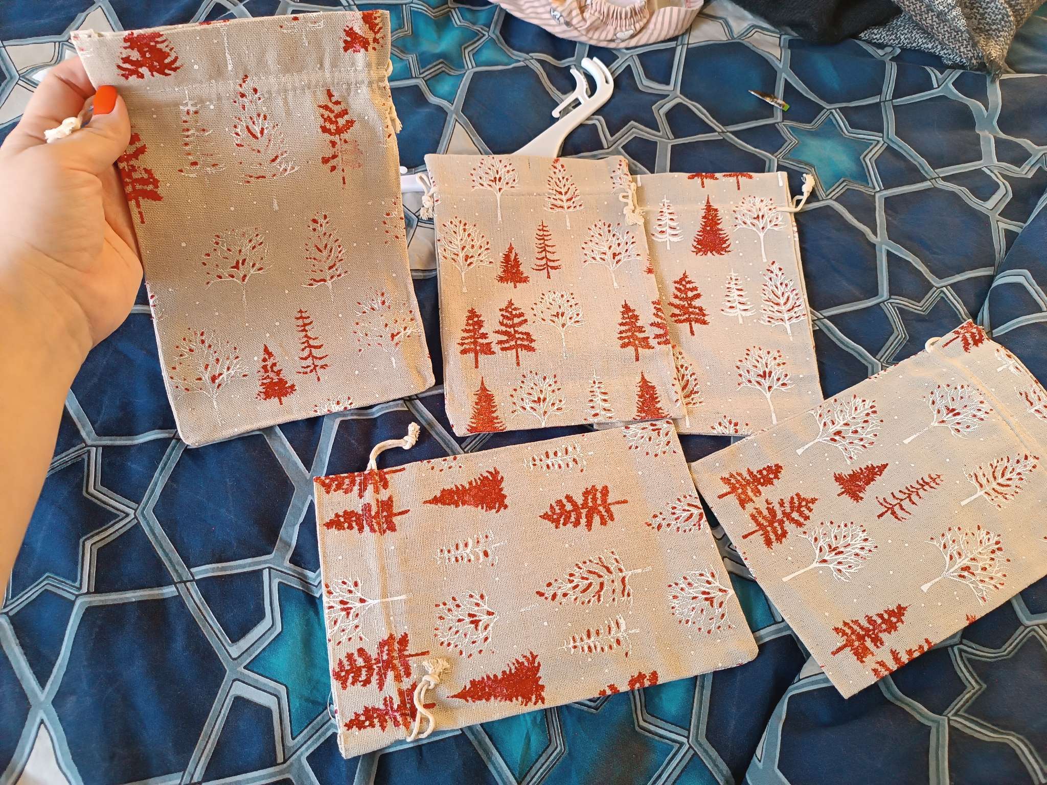 Фотография покупателя товара Мешочек подарочный «Новогодний лес», холща, 16 х 24 см +/- 1.5 см - Фото 2