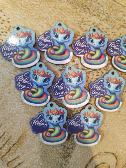 Фотография покупателя товара Бирка-подвеска «Змейка в короне: ёлочная игрушка», заготовка для творчества, 3.9×4.4 см - Фото 2