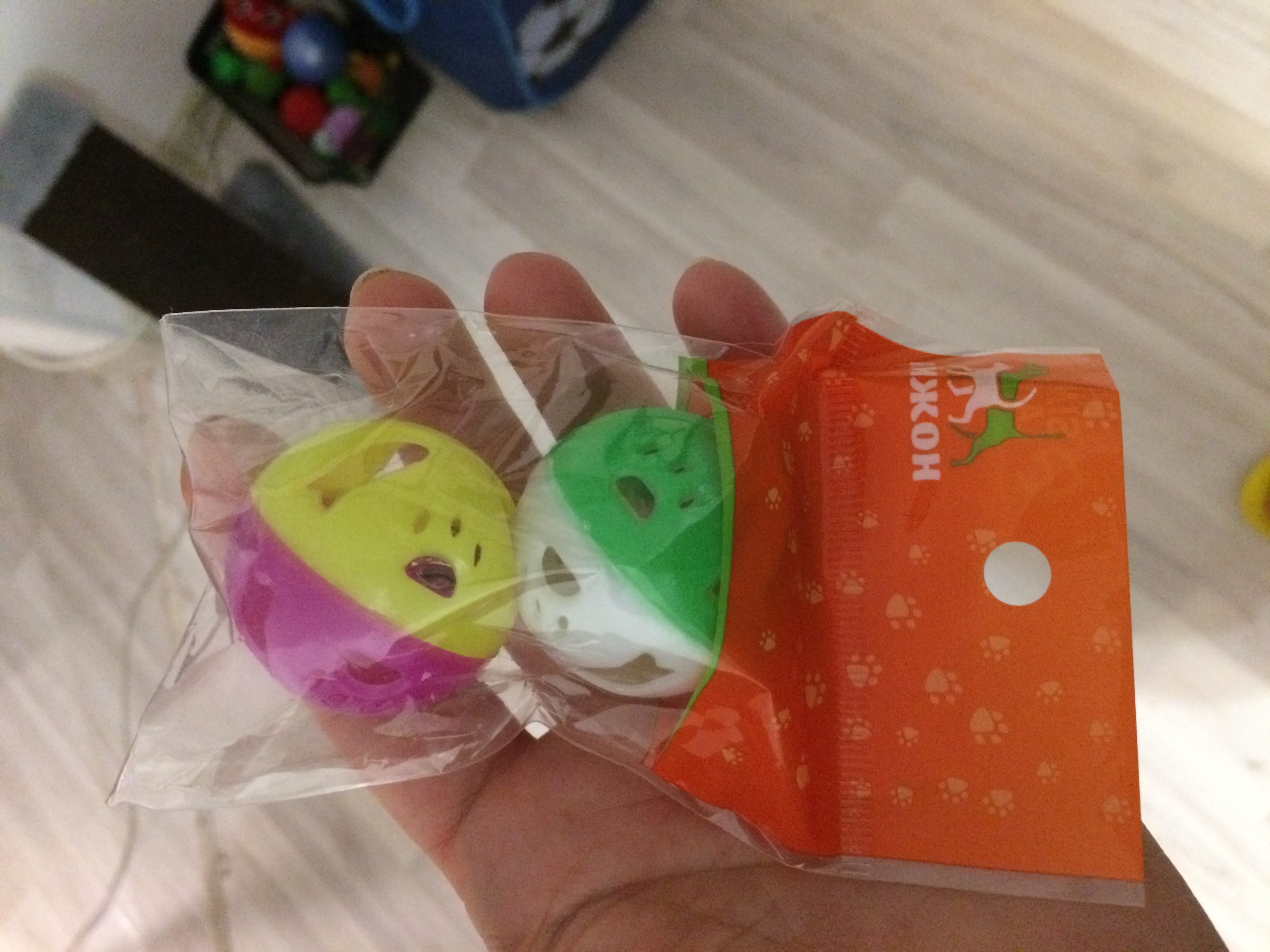 Фотография покупателя товара Набор шариков-погремушек «Рыбки и лапки», диаметр 3.8 см, 2 шт., желтый, синий - Фото 3