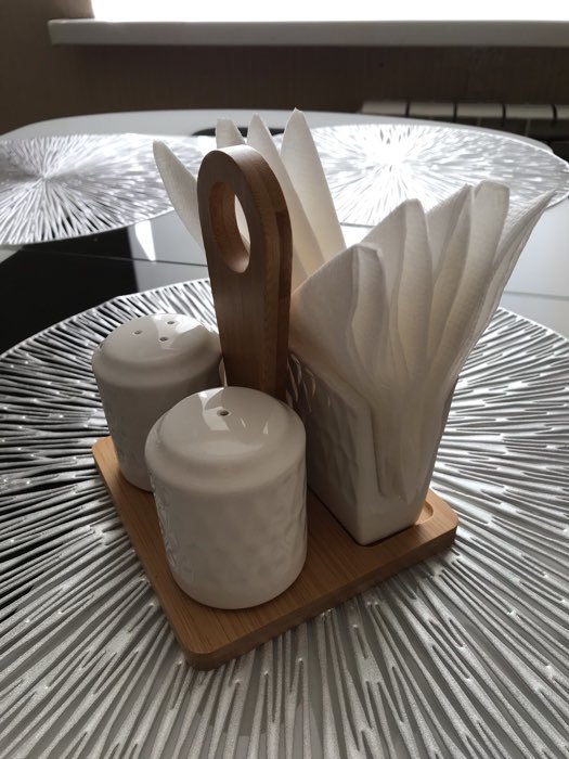 Фотография покупателя товара Набор керамический для специй на бамбуковой подставке BellaTenero «Герда», 3 предмета: солонка 120 мл, перечница 120 мл, салфетница, цвет белый