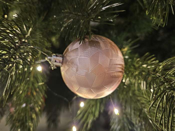 Фотография покупателя товара Ёлочные игрушки «Зимняя сказка», шары новогодние, d=5.5 см, набор 4 шт., розовый - Фото 2