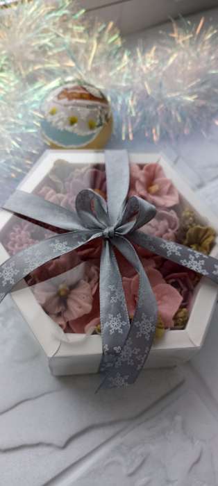 Фотография покупателя товара Лента атласная «Снежинки», 15 мм, 23±1 м, красная - Фото 7