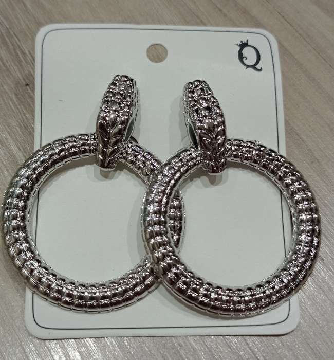 Фотография покупателя товара Серьги металл «Змея» кольцо соблазна, цвет чёрный в золоте - Фото 2