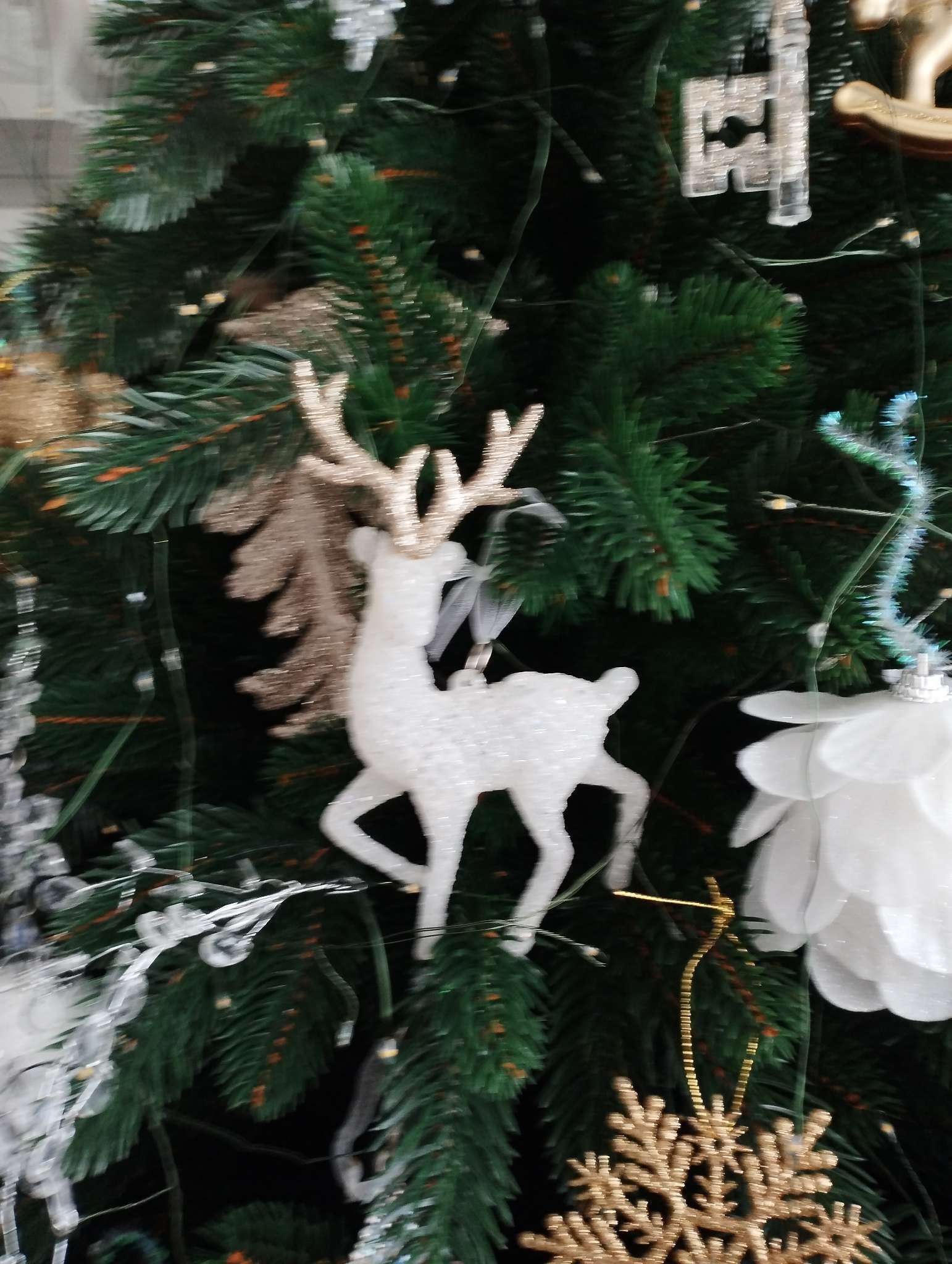 Фотография покупателя товара Ёлочная игрушка «Зимнее волшебство. Морозная снежинка», 13 см, белый - Фото 1