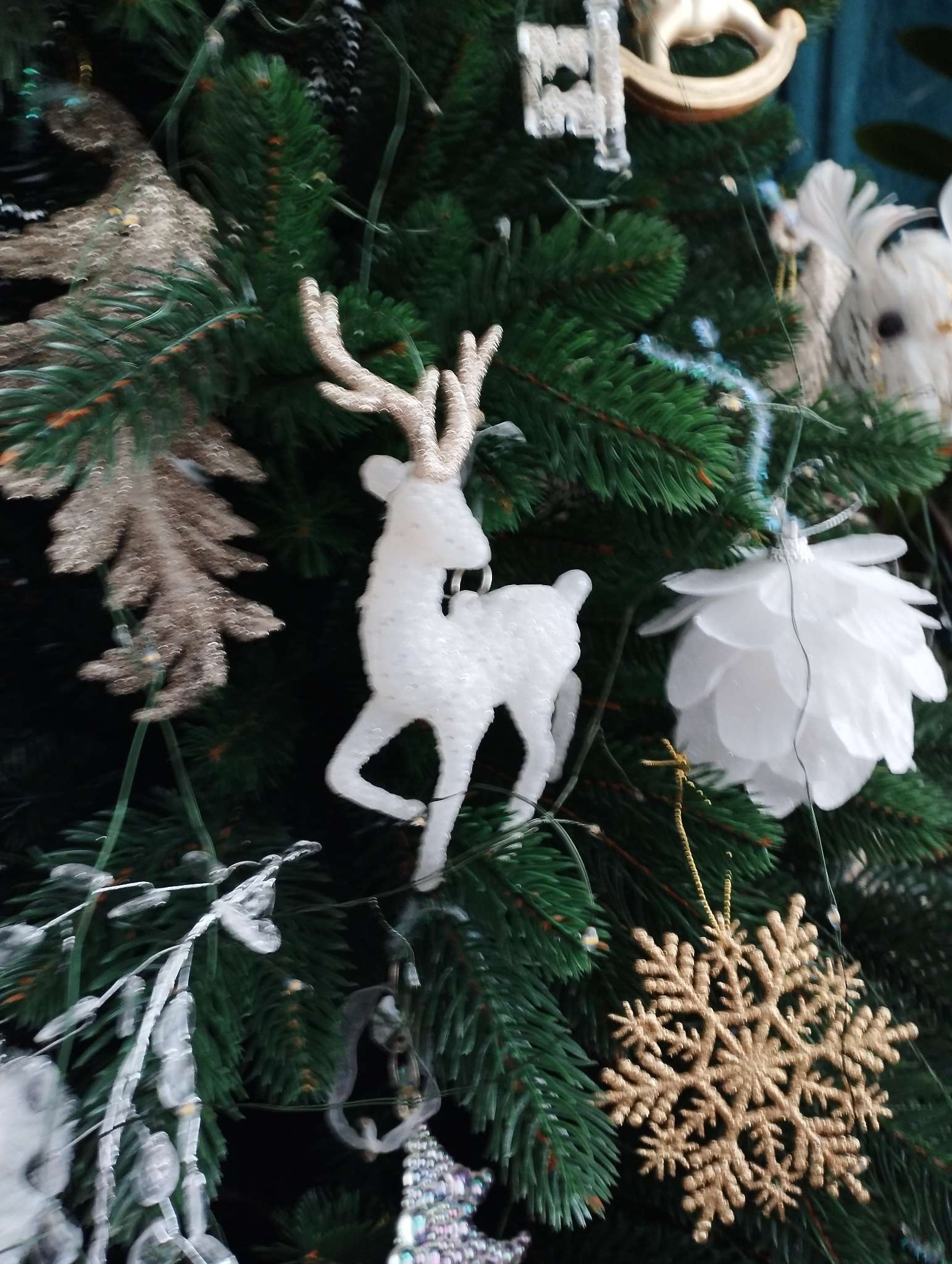 Фотография покупателя товара Ёлочная игрушка «Зимнее волшебство. Морозная снежинка», 13 см, белый - Фото 3