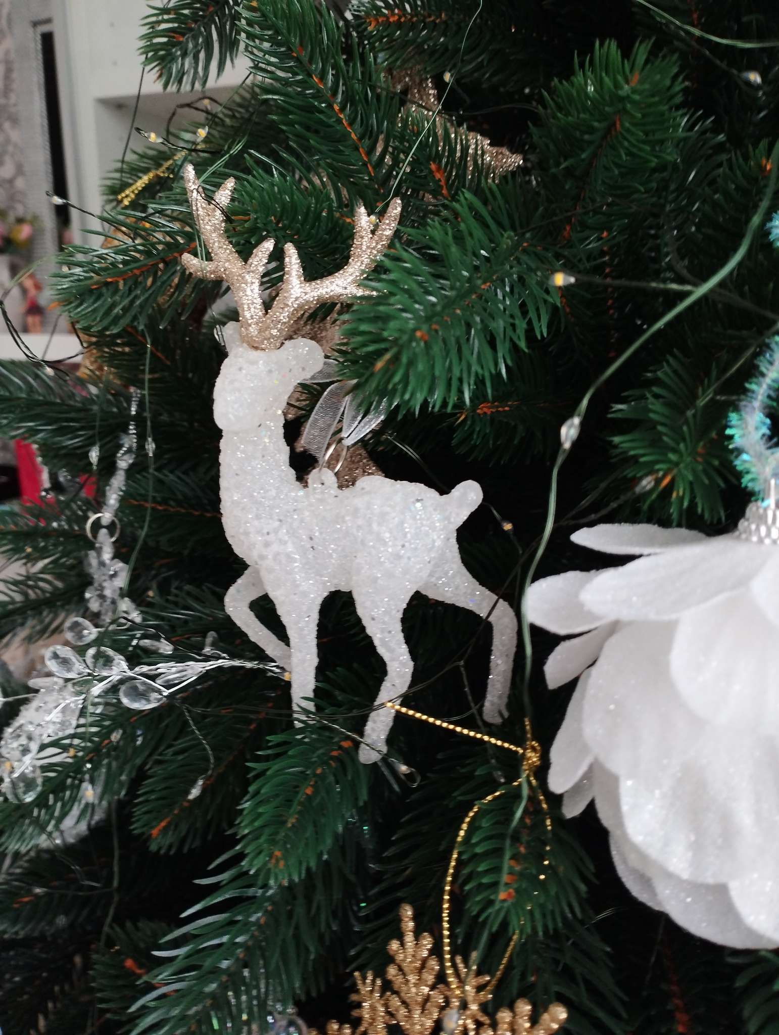 Фотография покупателя товара Ёлочная игрушка «Зимнее волшебство. Морозная снежинка», 13 см, белый - Фото 2