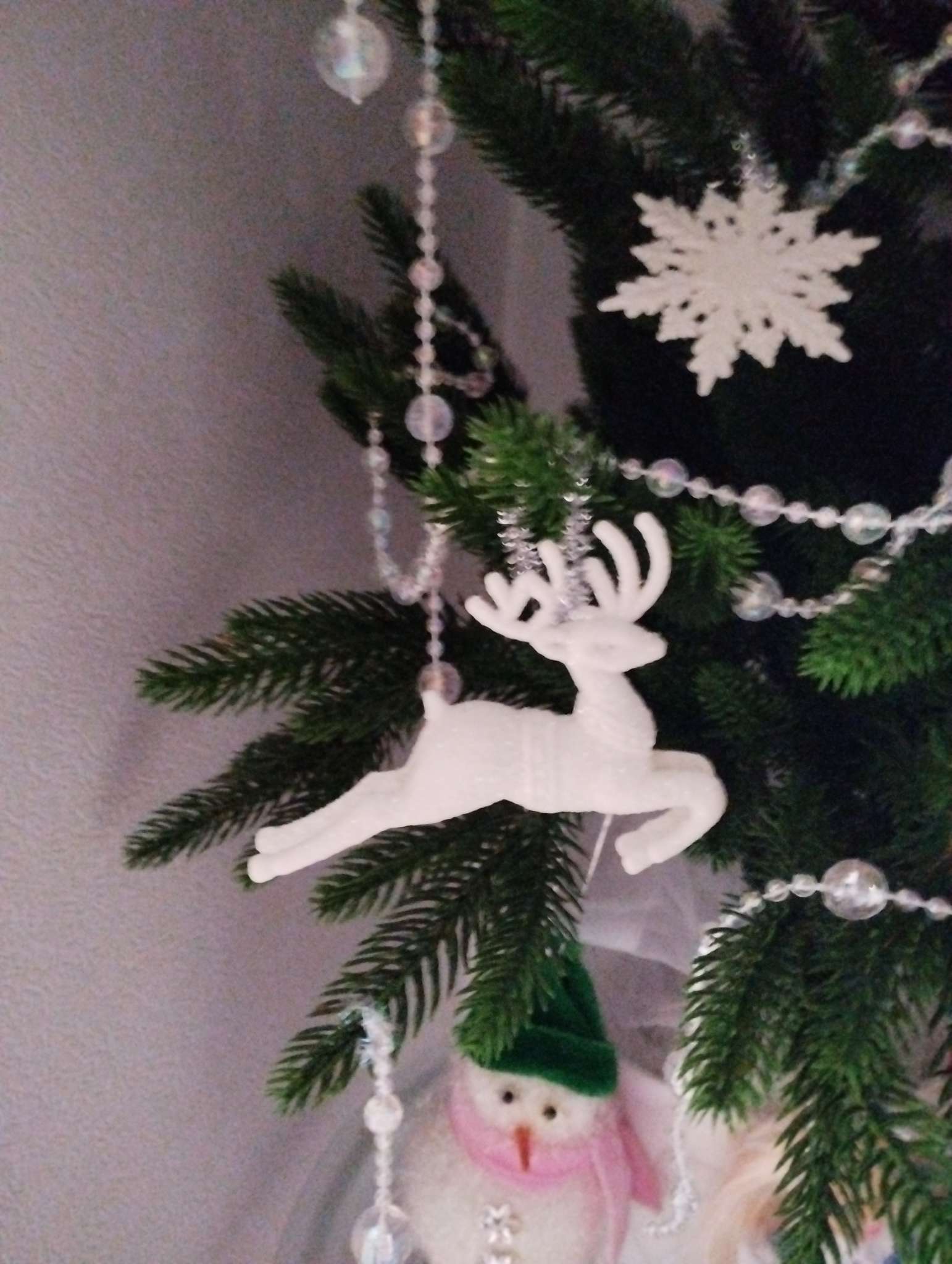 Фотография покупателя товара Ёлочные игрушки 4 шт. «Зимнее волшебство. Белый скачущий олень» пластик, 9×5 см - Фото 3