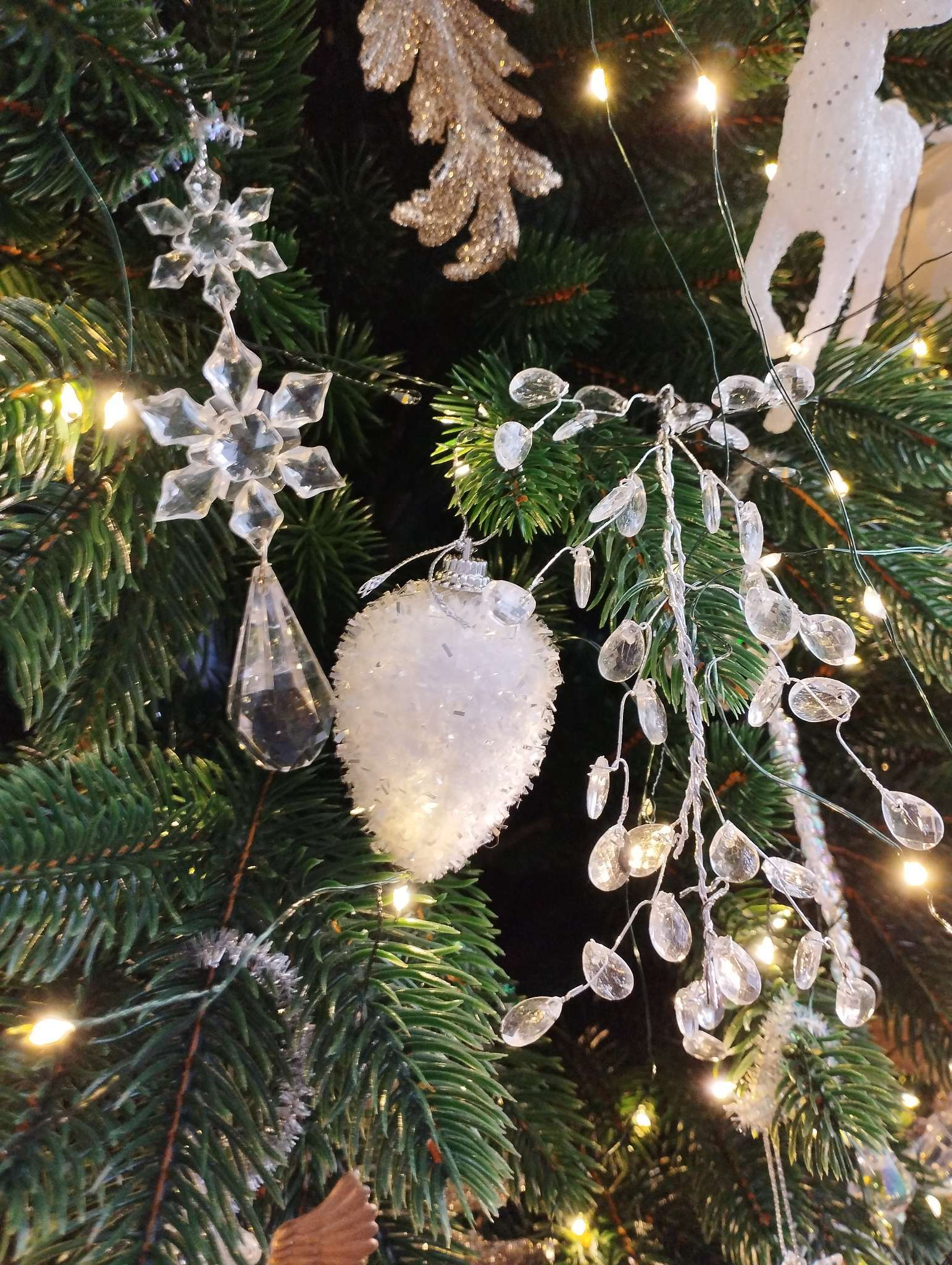 Фотография покупателя товара Ёлочные игрушки набор 6 шт. «Сосулька - пушинка», 4×6 см, белый - Фото 2