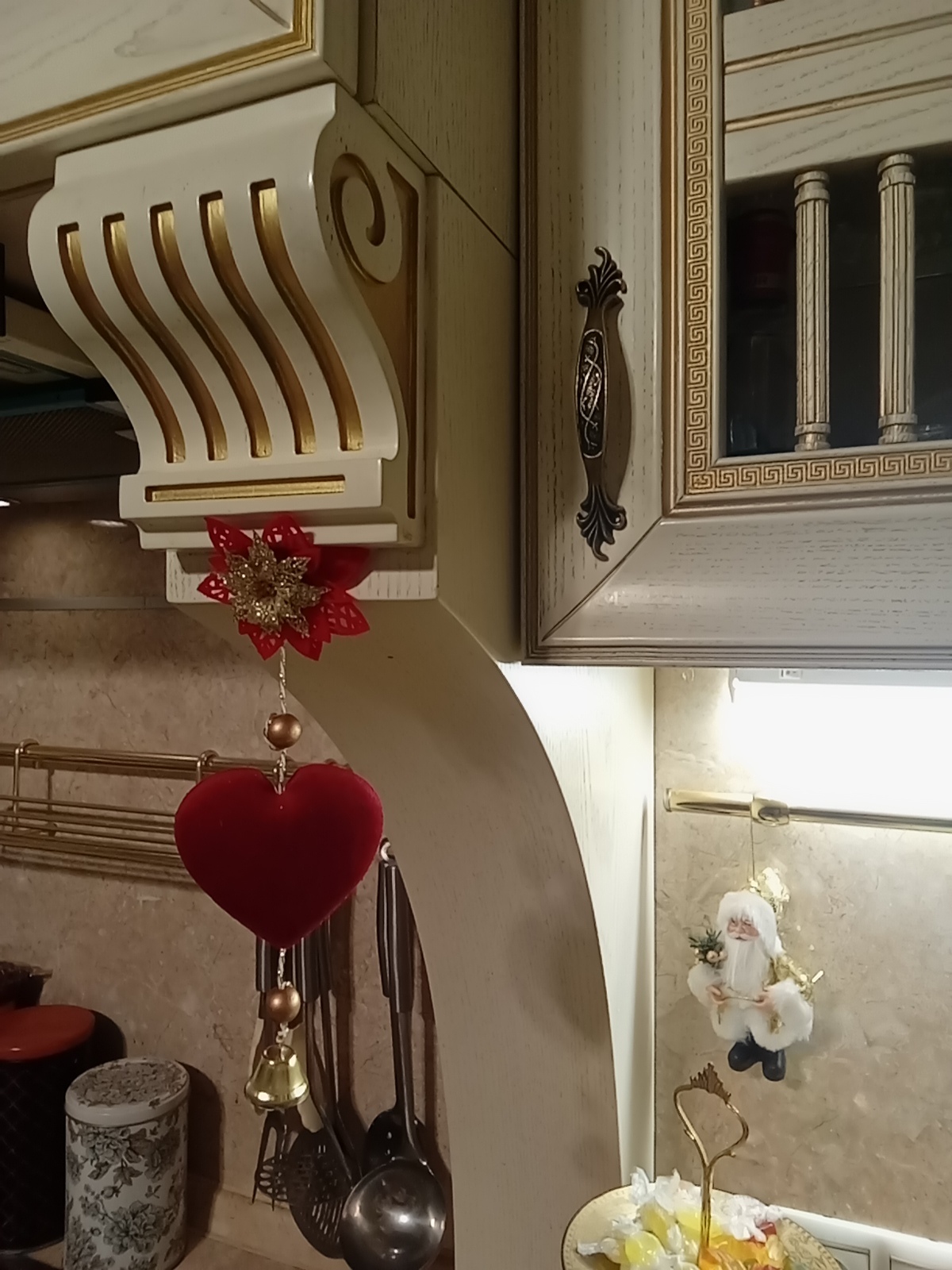 Фотография покупателя товара Ёлочные игрушки 6 шт. «Зимнее волшебство. Резной цветок» пластик, 7 см, красный - Фото 1