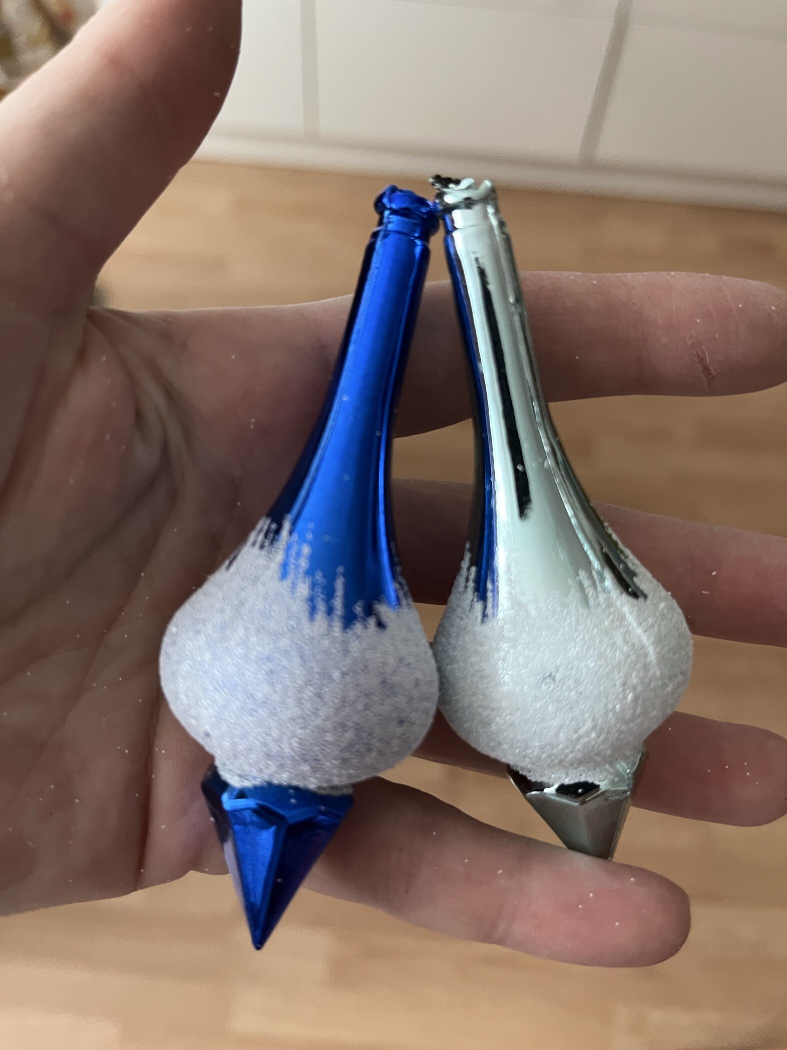 Фотография покупателя товара Ёлочные игрушки набор 6 шт. «Сосульки царские» 3.5×8.5 см, МИКС - Фото 2