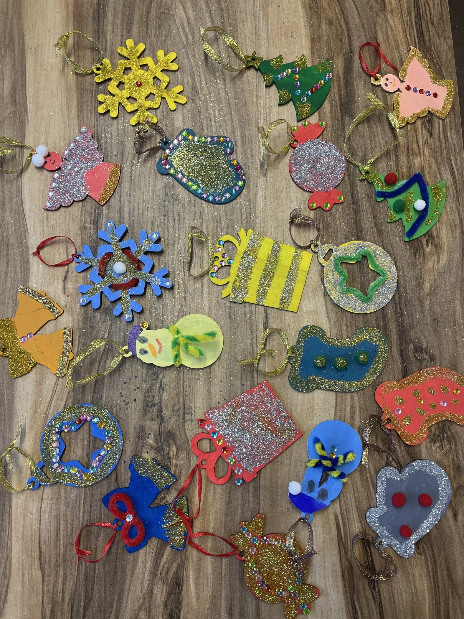 Фотография покупателя товара Новогодний подарок «Ёлочные украшения», набор для творчества, 20 основ под раскраску - Фото 6