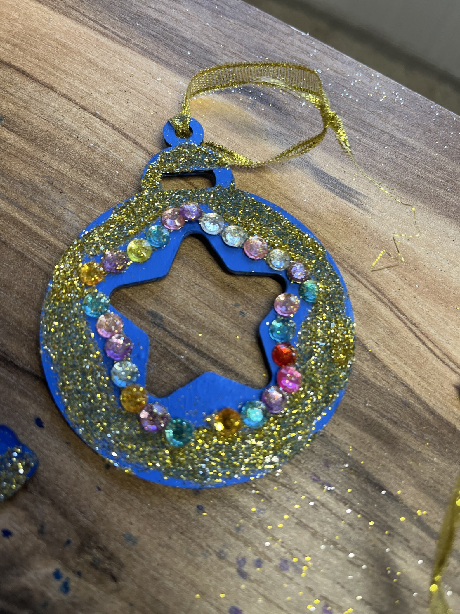 Фотография покупателя товара Новогодний подарок «Ёлочные украшения», набор для творчества, 20 основ под раскраску - Фото 4