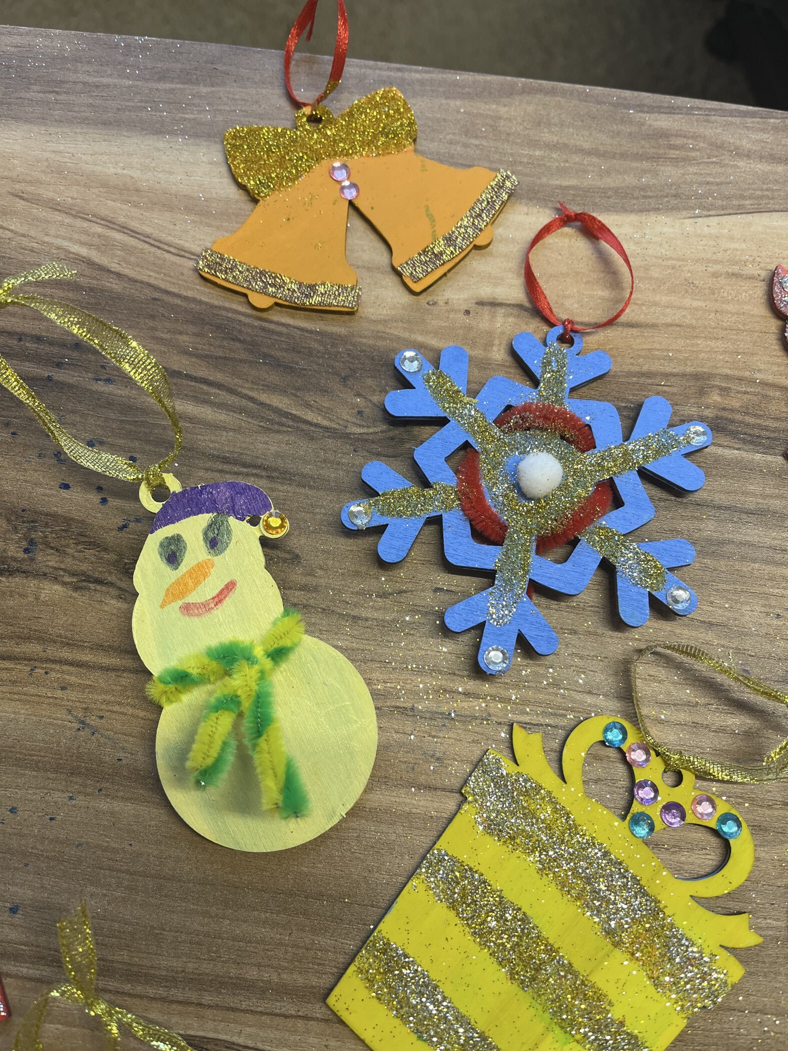 Фотография покупателя товара Новогодний подарок «Ёлочные украшения», набор для творчества, 20 основ под раскраску - Фото 5